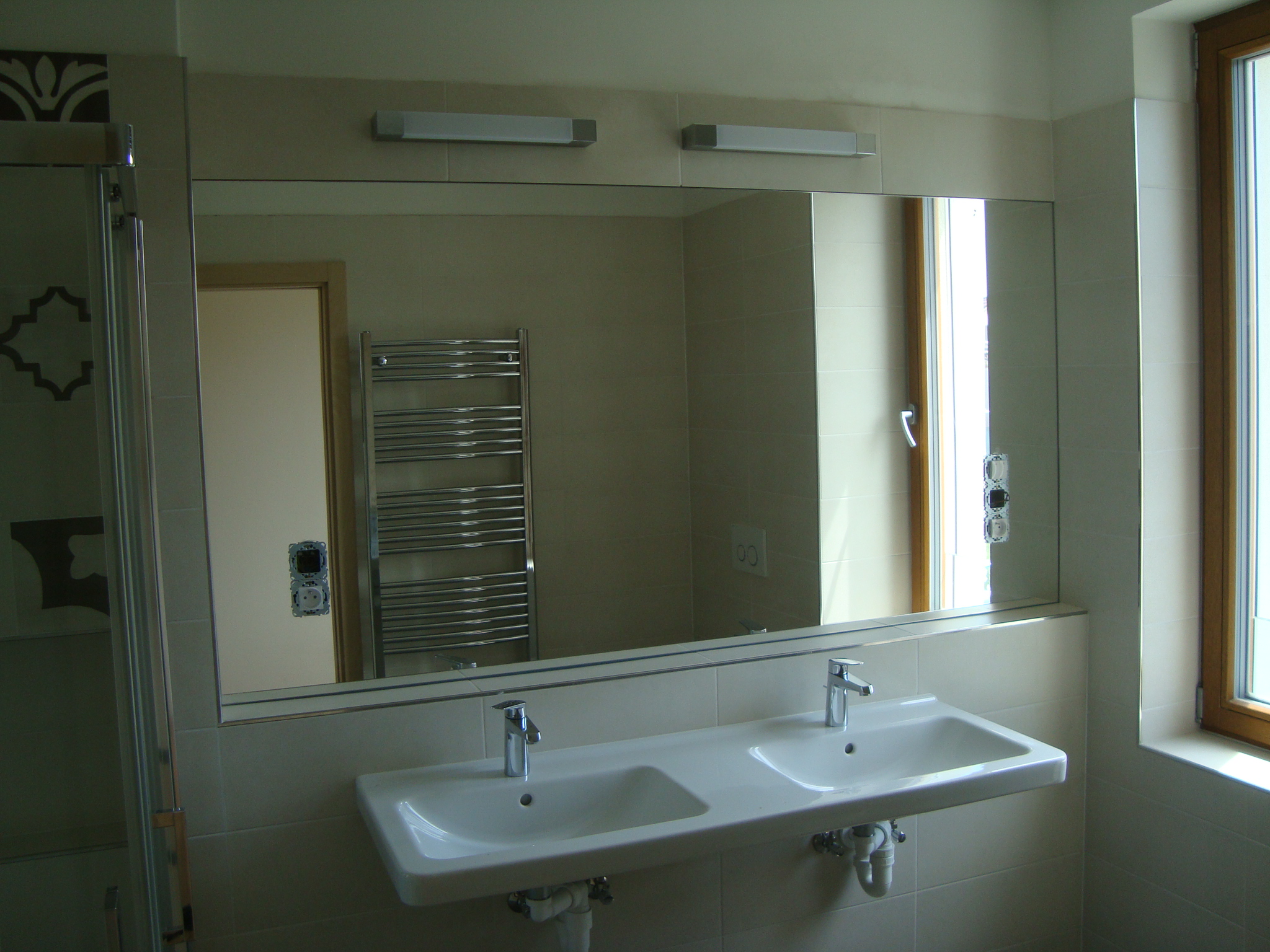 Velkoplošné zrcadlo do obkladu