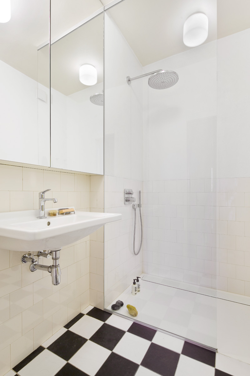 Sprchová zástěna. Praha, 2018