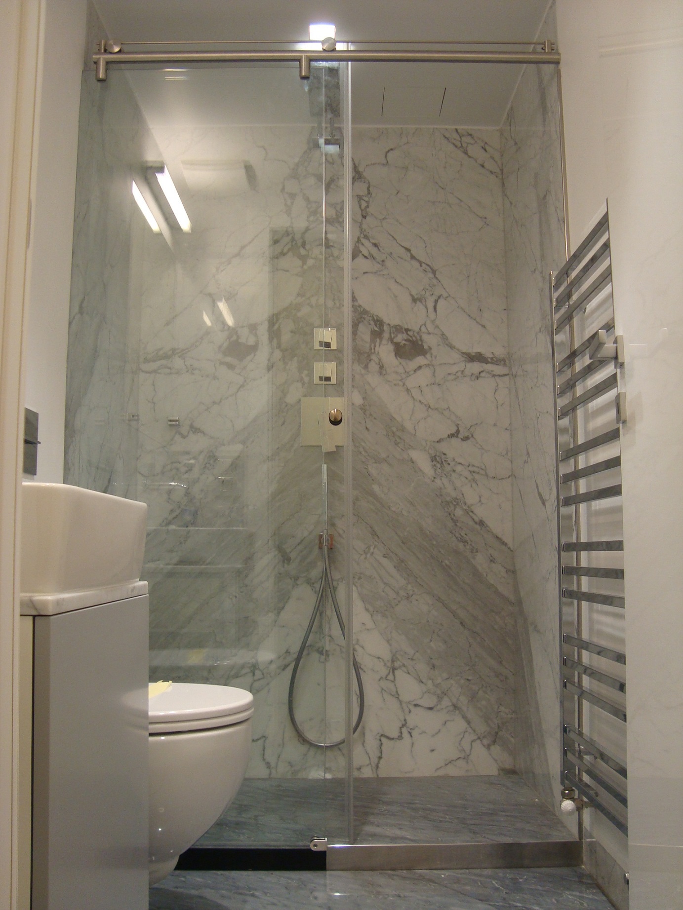 Atypický sprchový kout, Praha, 2017