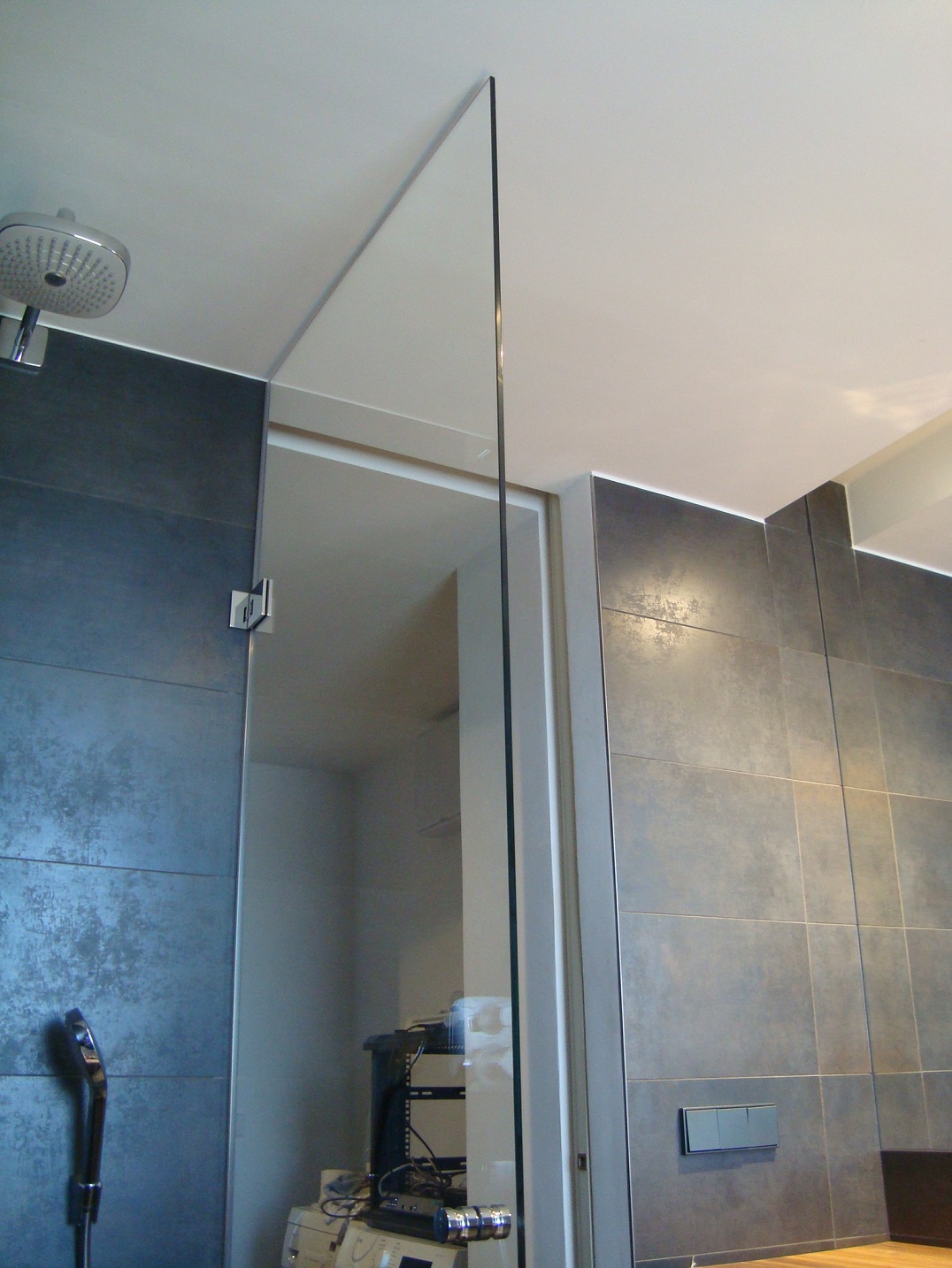 Sprchová zástěna a velkoplošné zrcadlo do obkladu, Praha, 2019