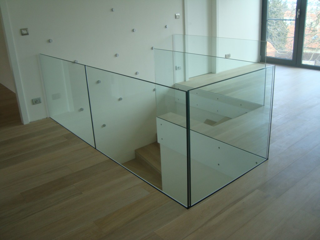 Skleněné zábradlí, kalené vrstvené sklo, Veleslavín, 2015