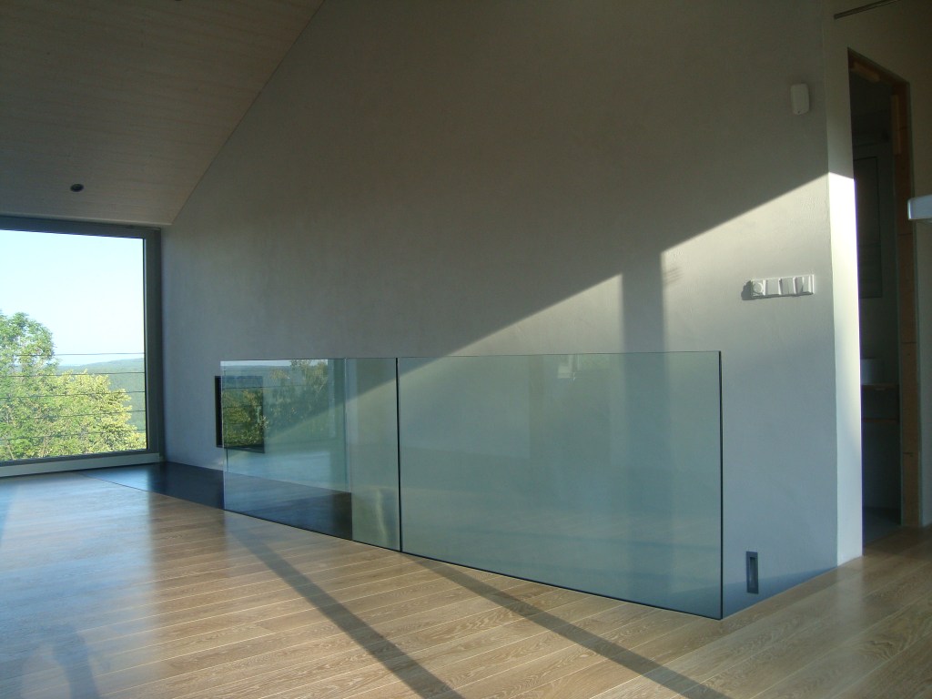 Skleněné zábradlí, kalené vrstvené sklo, Kostelní Střimelice, 2011